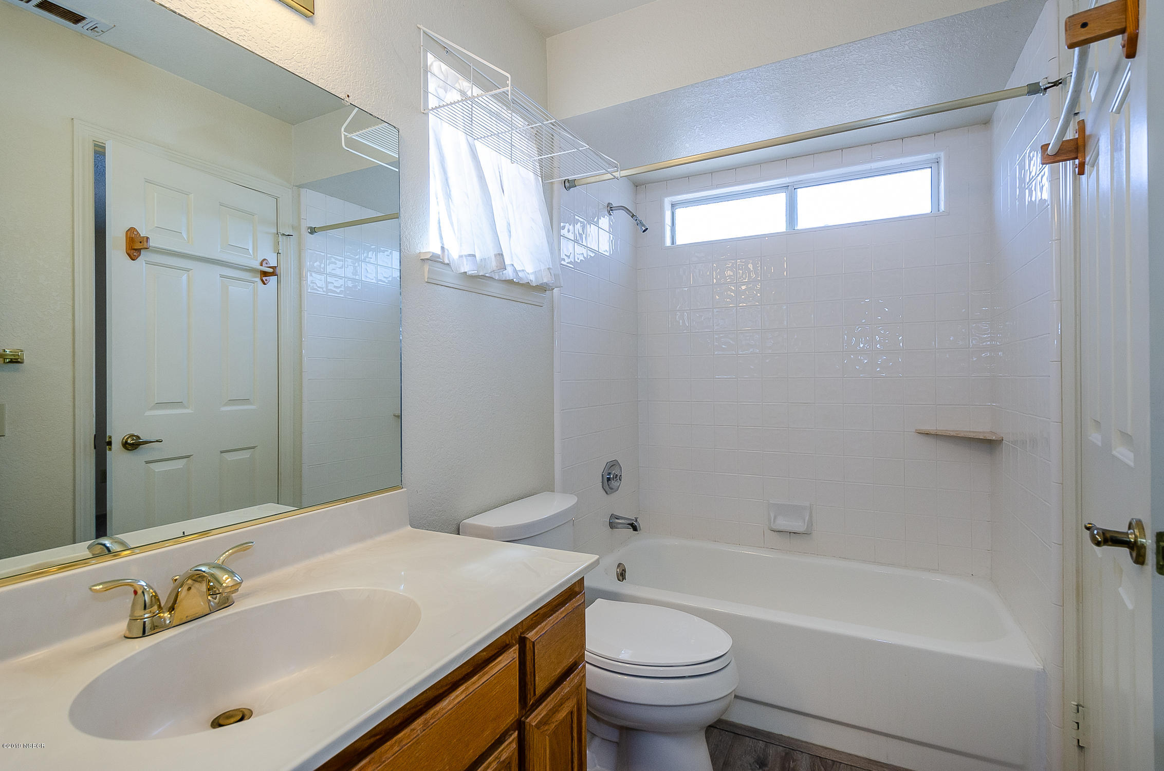 1521 Riverside Drive Lompoc, CA 93436 - Photo 19 of 27 jack & jill bathroom