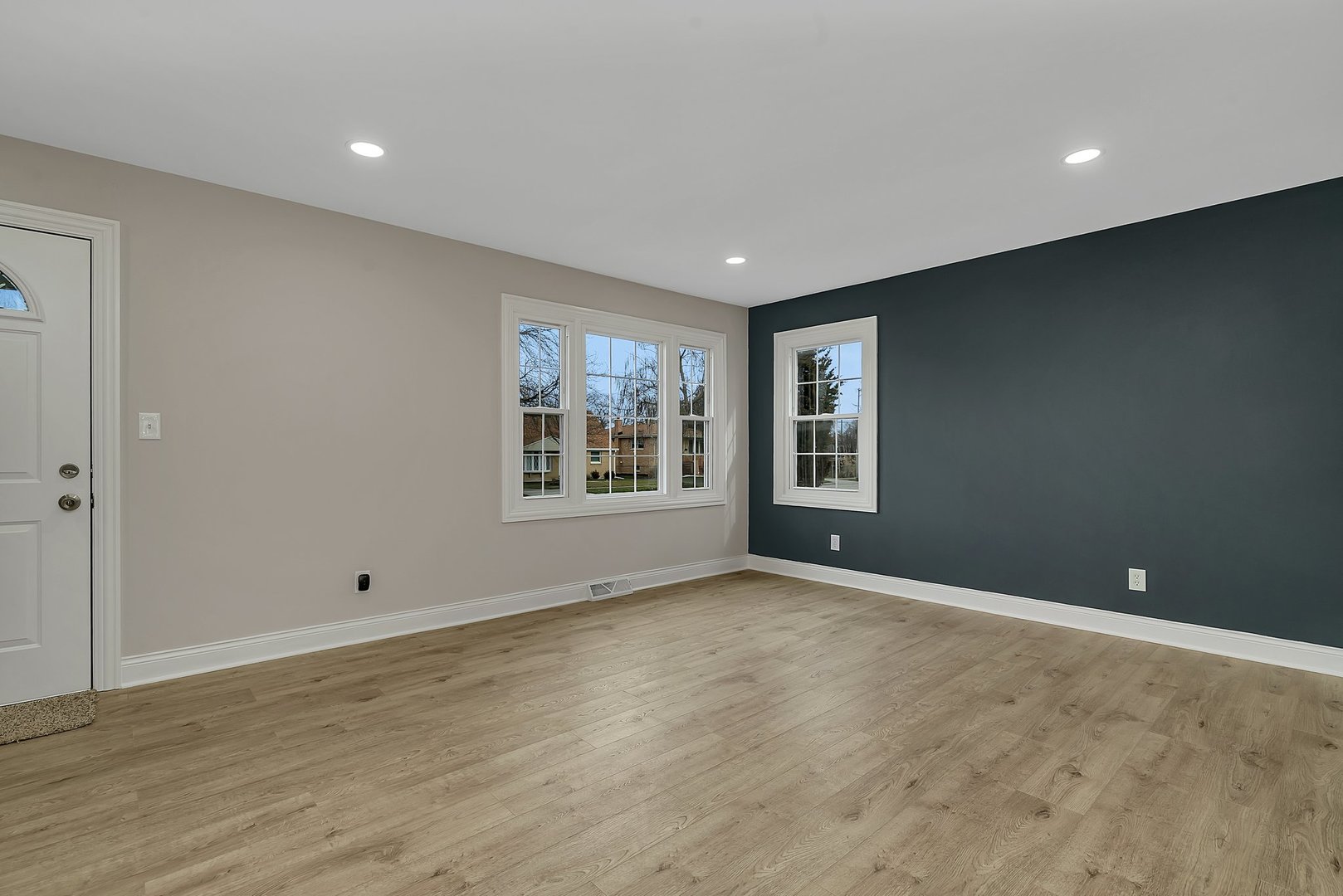6025 Washington Street Chicago Ridge, IL 60415 - Photo 8 of 20 a view of an empty room with a window