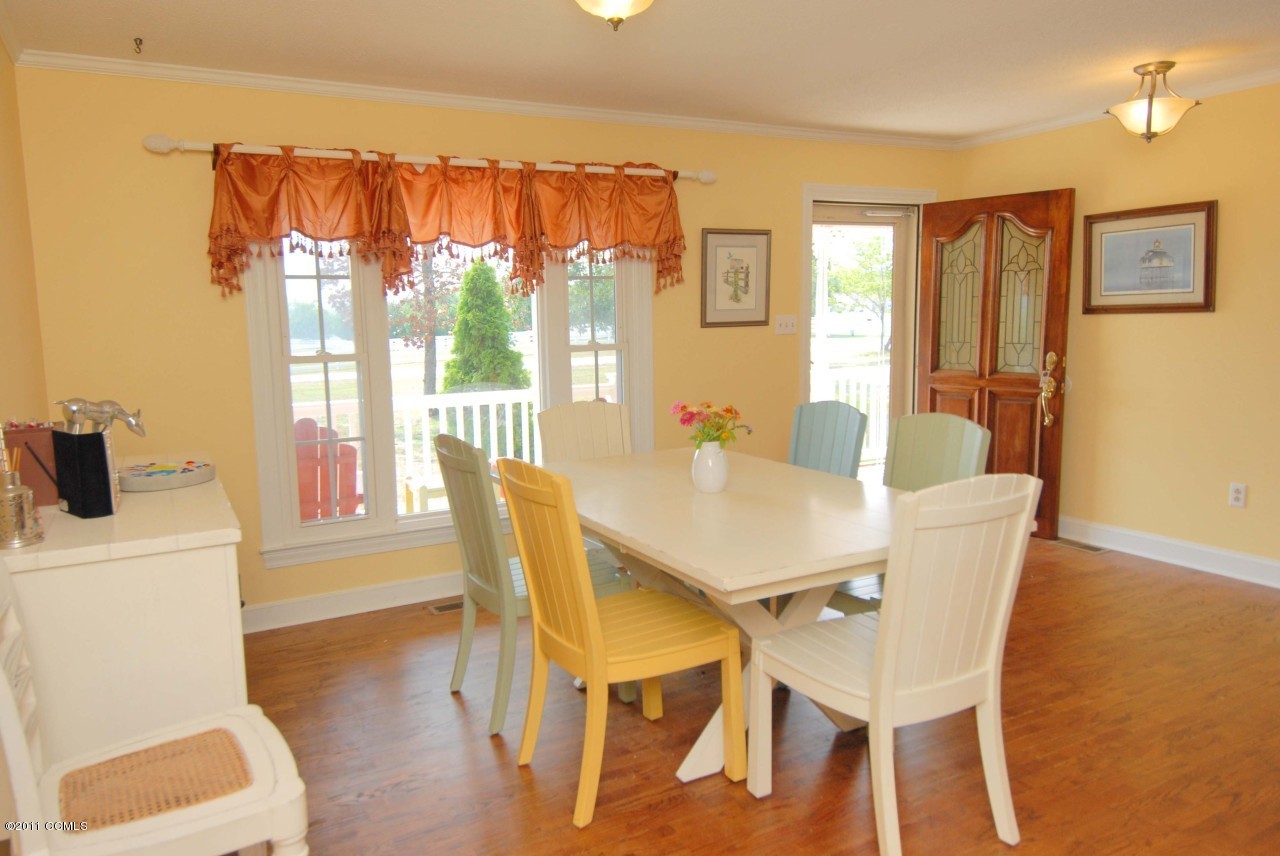 772 West Firetower Road Swansboro, NC 28584 - Photo 16 of 25 Dining room
