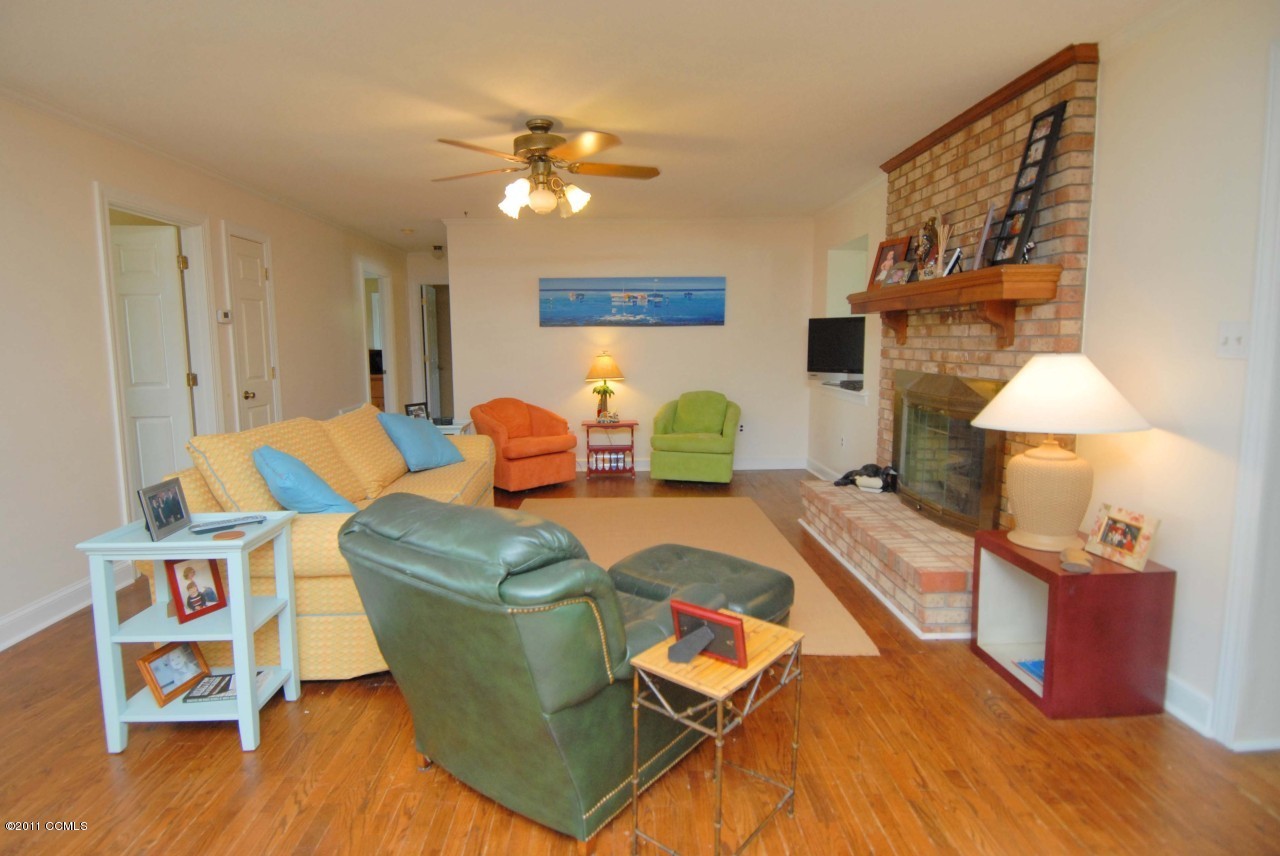 772 West Firetower Road Swansboro, NC 28584 - Photo 5 of 25 Living room