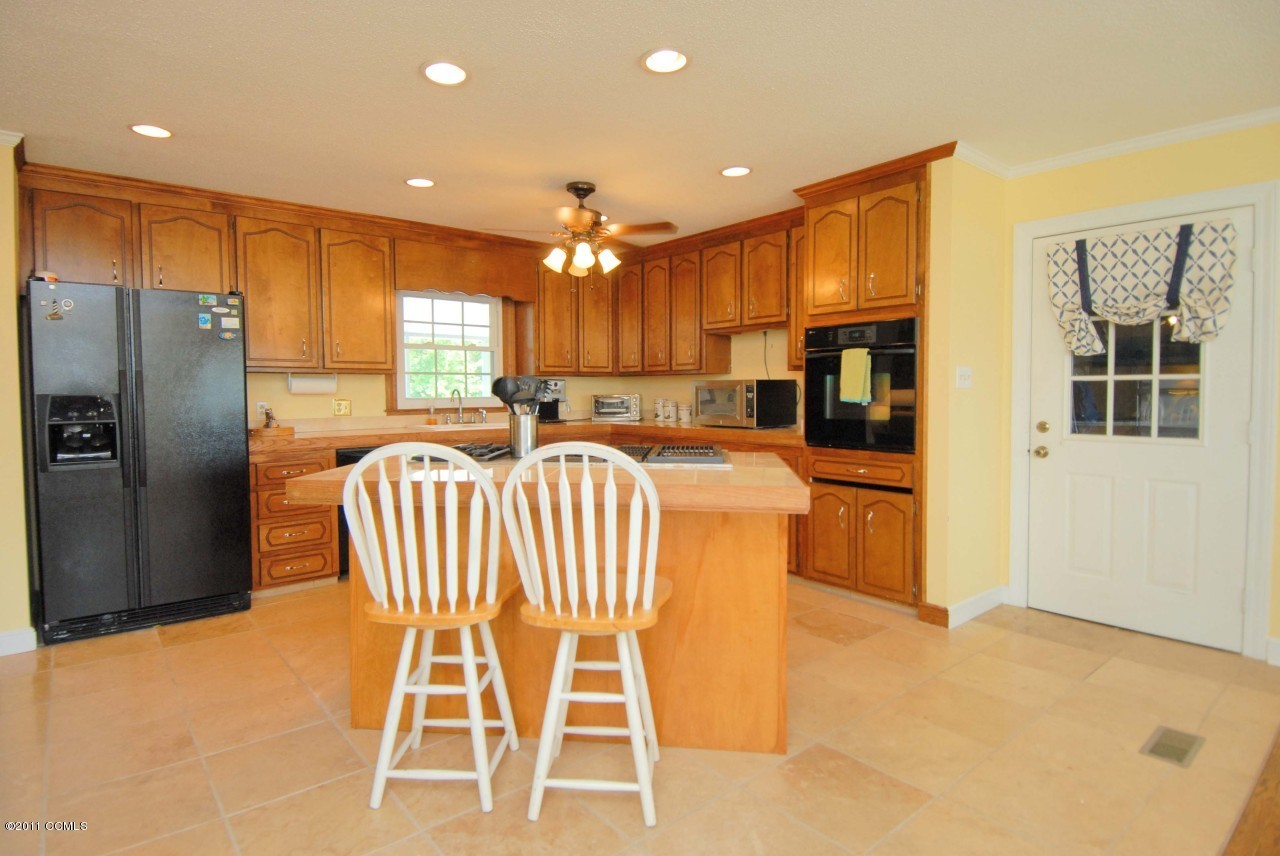772 West Firetower Road Swansboro, NC 28584 - Photo 7 of 25 Kitchen