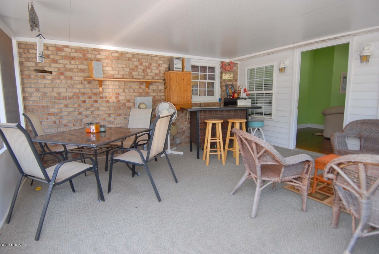 772 West Firetower Road Swansboro, NC 28584 - Photo 10 of 25 Screen porch