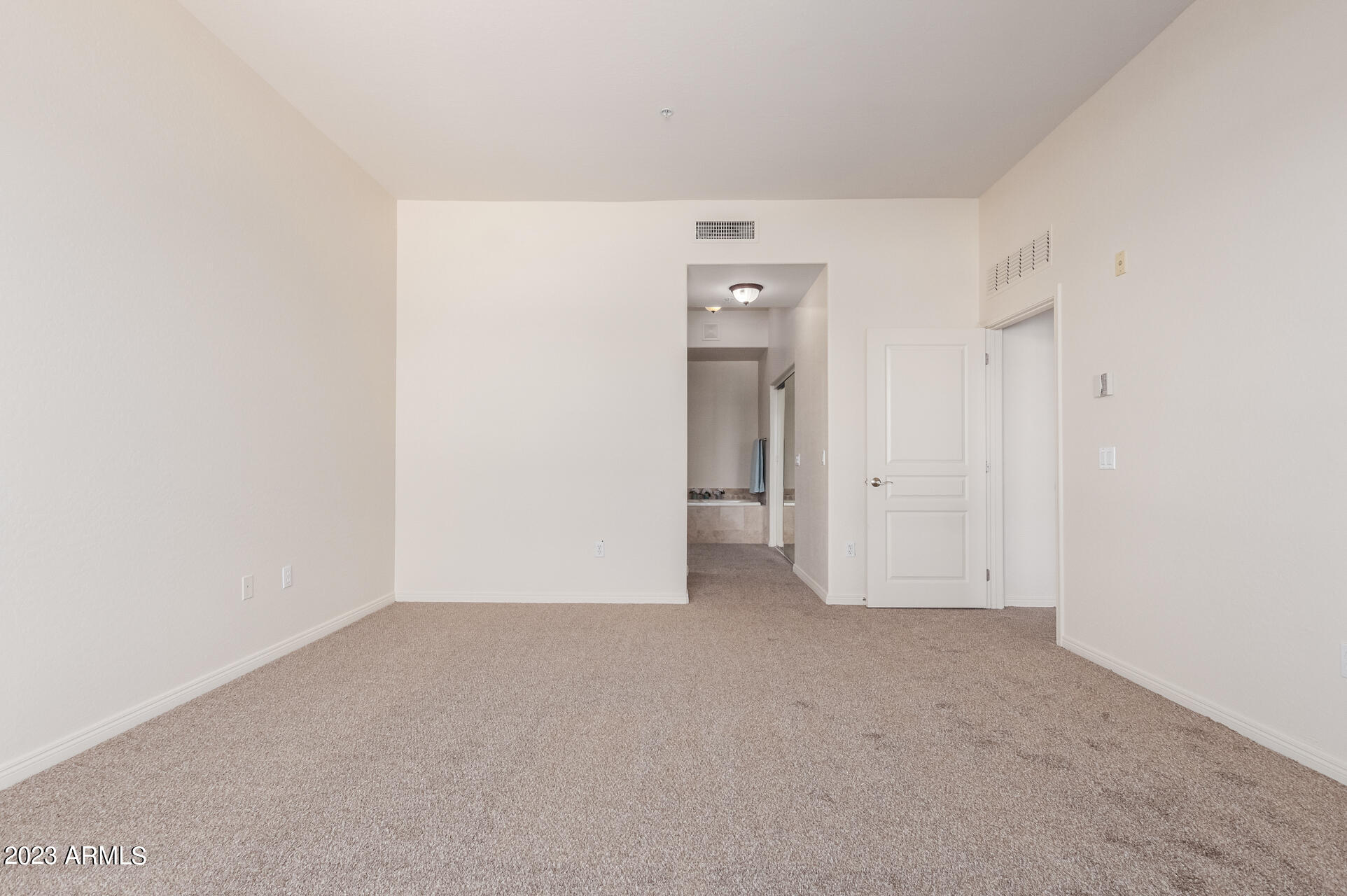 2989 North 44th Street, Unit 3006 Phoenix, AZ 85018 - Photo 25 of 51 Primary Bathroom