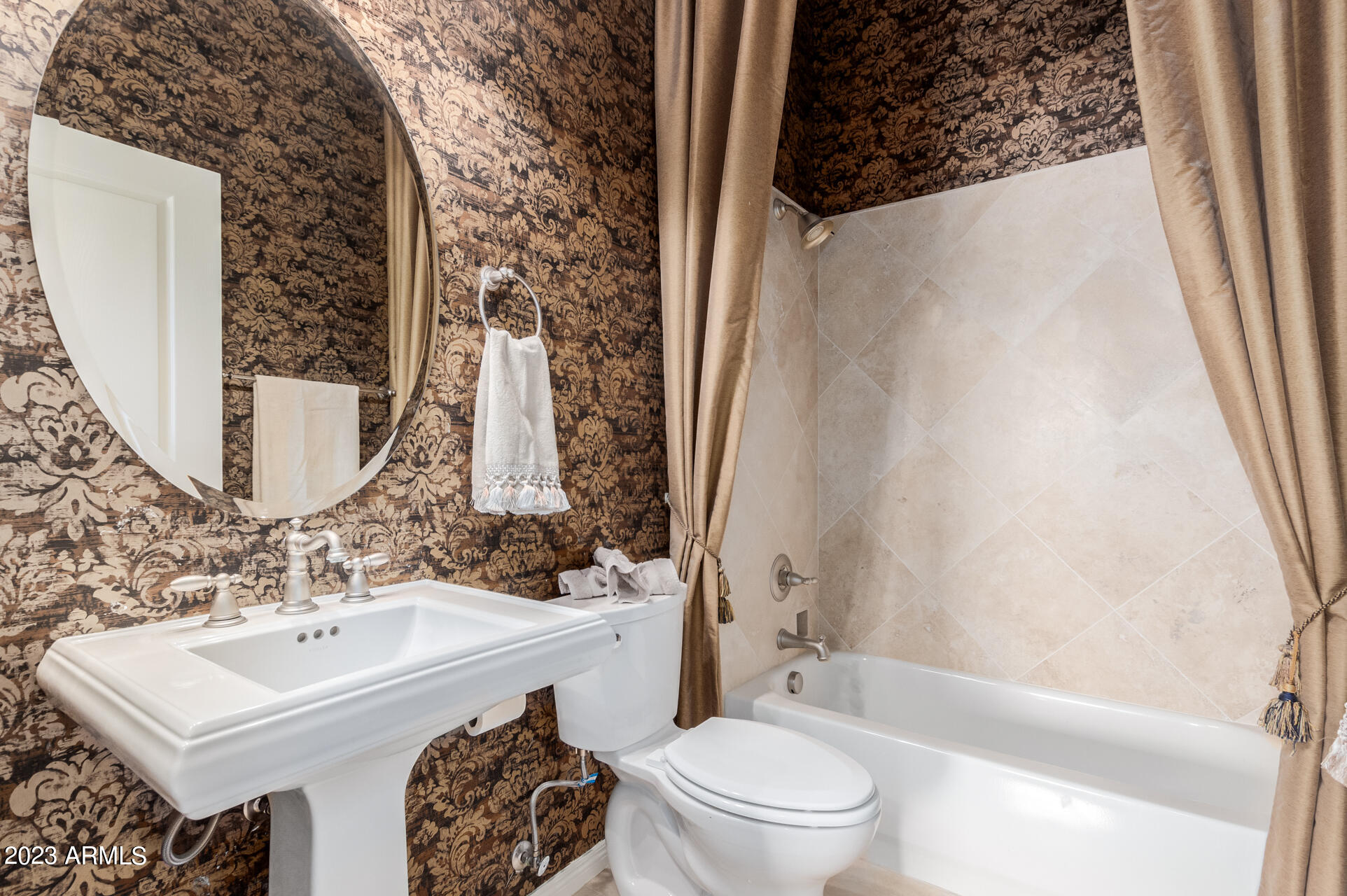 2989 North 44th Street, Unit 3006 Phoenix, AZ 85018 - Photo 33 of 51 Guest Bathroom