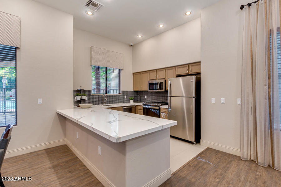 2989 North 44th Street, Unit 3006 Phoenix, AZ 85018 - Photo 44 of 51 Cluhouse kitchen