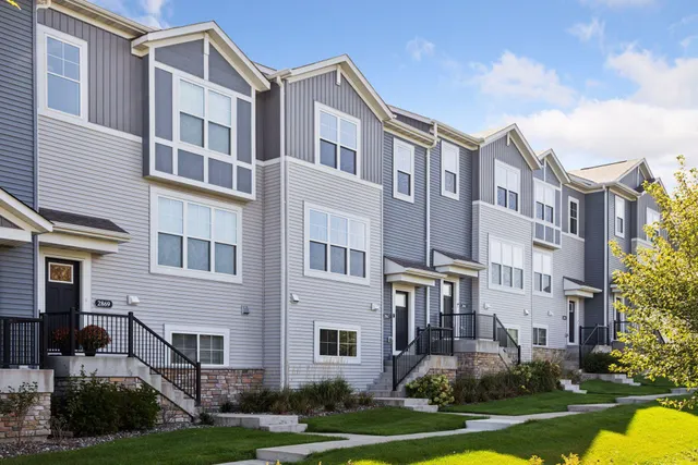 $459,000 | 2867 Lexington Place North, Roseville, MN 55113