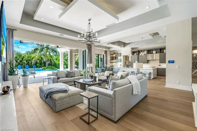 $7,094,000 | 112 Hickory Road, Naples, FL 34108