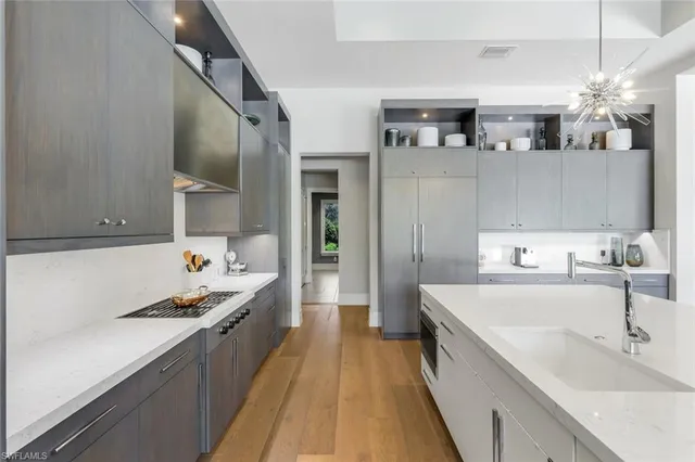 $7,094,000 | 112 Hickory Road, Naples, FL 34108