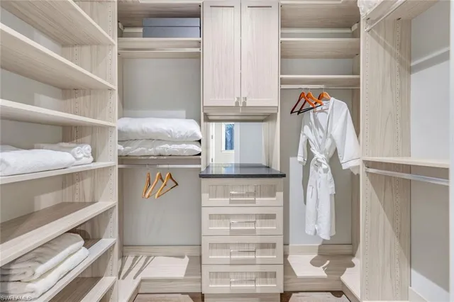 $7,094,000 | 112 Hickory Road, Naples, FL 34108