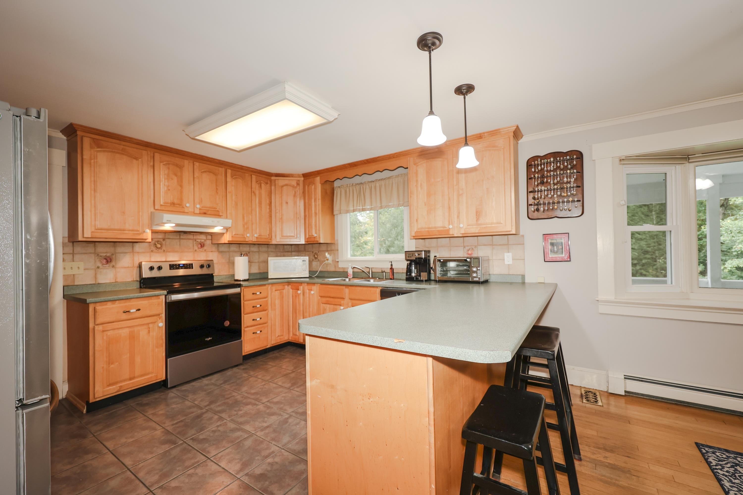 44 Stowell Road Bedford, NH 03110 - Photo 4 of 38