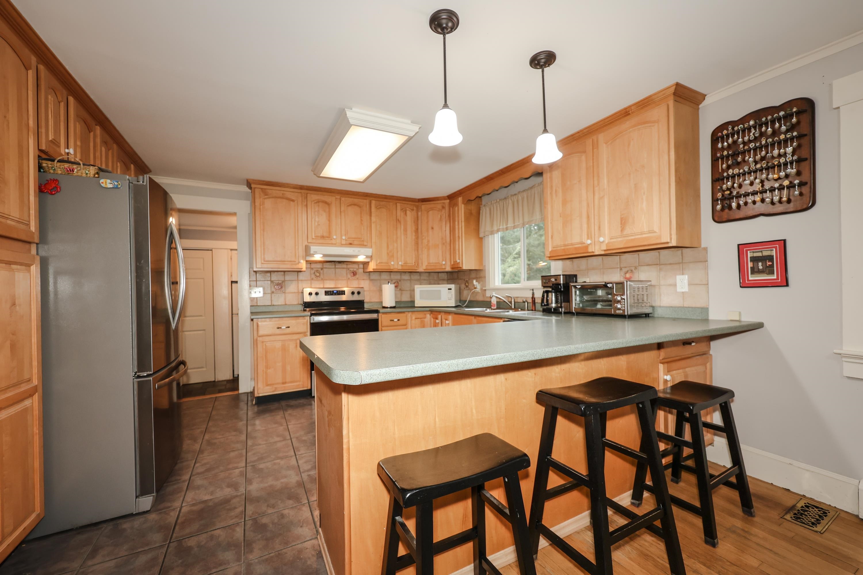 44 Stowell Road Bedford, NH 03110 - Photo 5 of 38