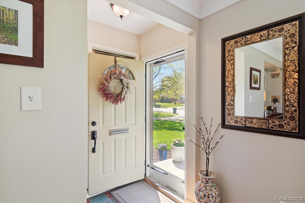 16976 Beverly Road Beverly Hills, MI 48025 - Photo 3 of 30