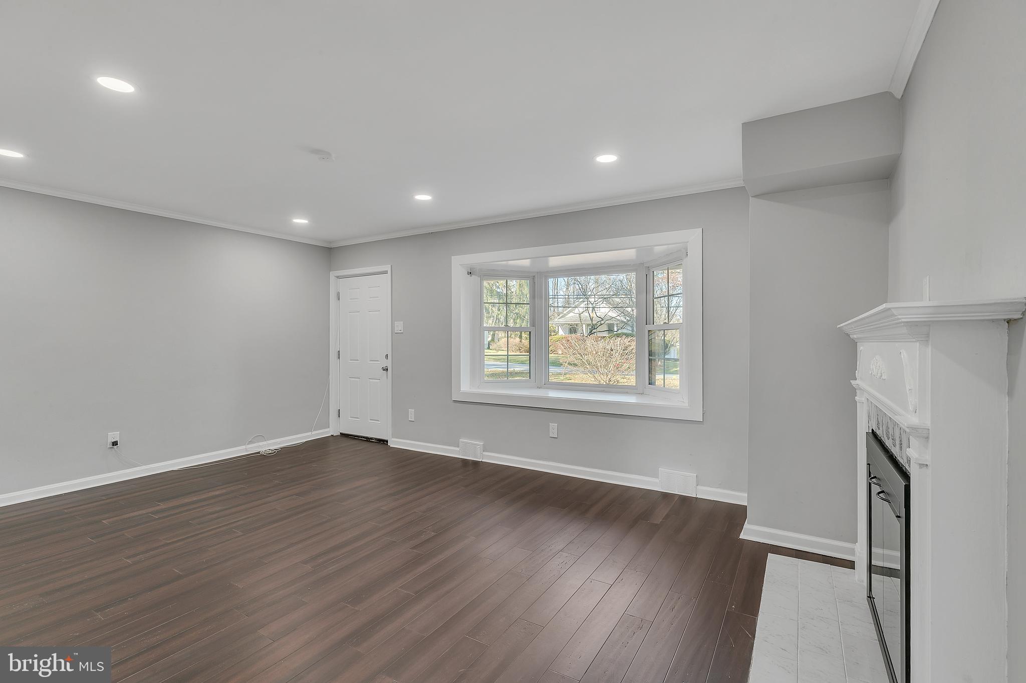 219 West Knowlton Road Aston, PA 19014 - Photo 4 of 34