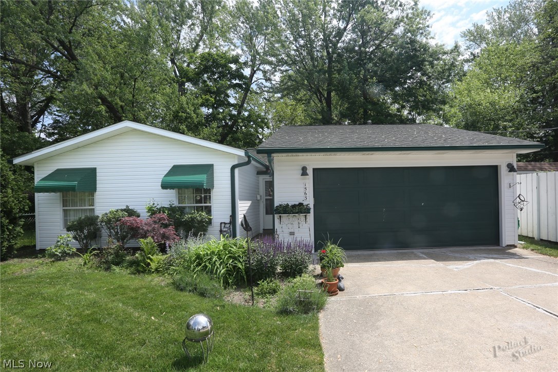 1563 Holmden Road South Euclid, OH 44121 - Photo 7 of 32