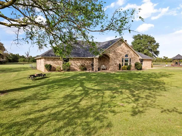 $470,000 | 1881 Southwest County Road 3090, Mount Vernon, TX 75457