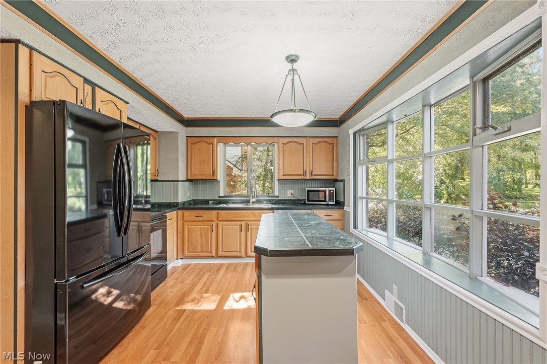 6832 Hillside Road Independence, OH 44131 - Photo 13 of 44 Kitchen with central island space