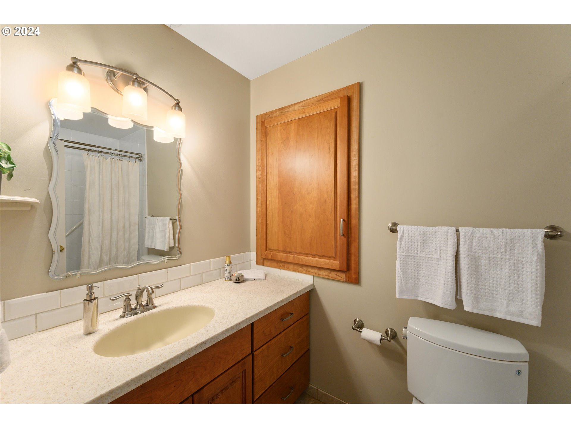 2505 Southwest 83rd Avenue Portland, OR 97225 - Photo 20 of 47 Bathroom