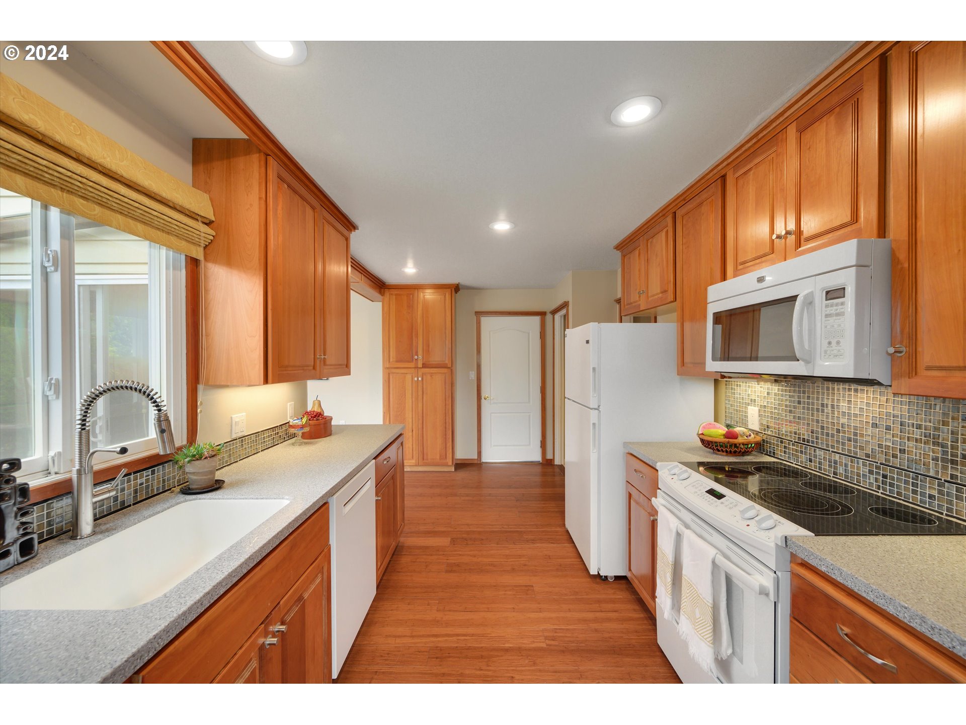 2505 Southwest 83rd Avenue Portland, OR 97225 - Photo 24 of 47 Kitchen