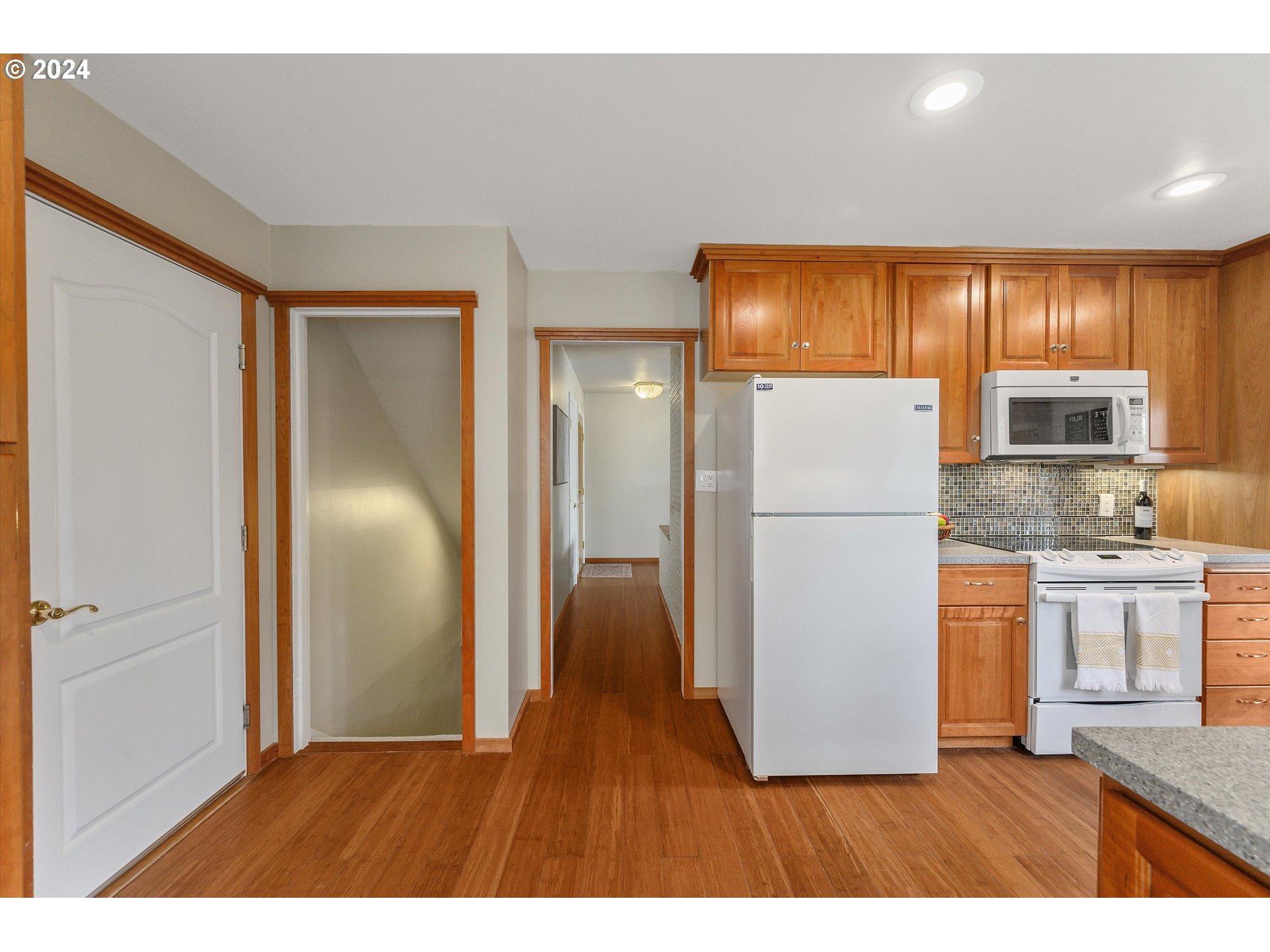 2505 Southwest 83rd Avenue Portland, OR 97225 - Photo 26 of 47 Kitchen