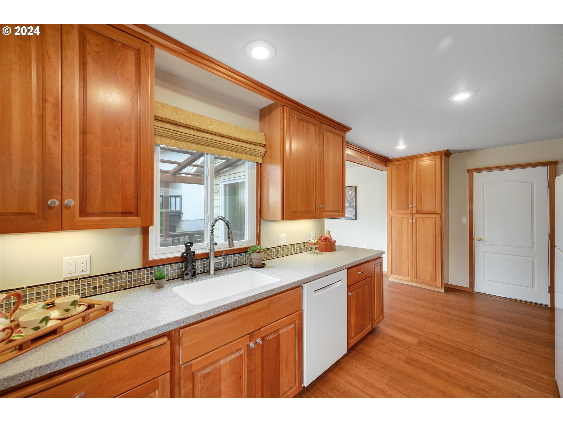 2505 Southwest 83rd Avenue Portland, OR 97225 - Photo 27 of 47 Kitchen