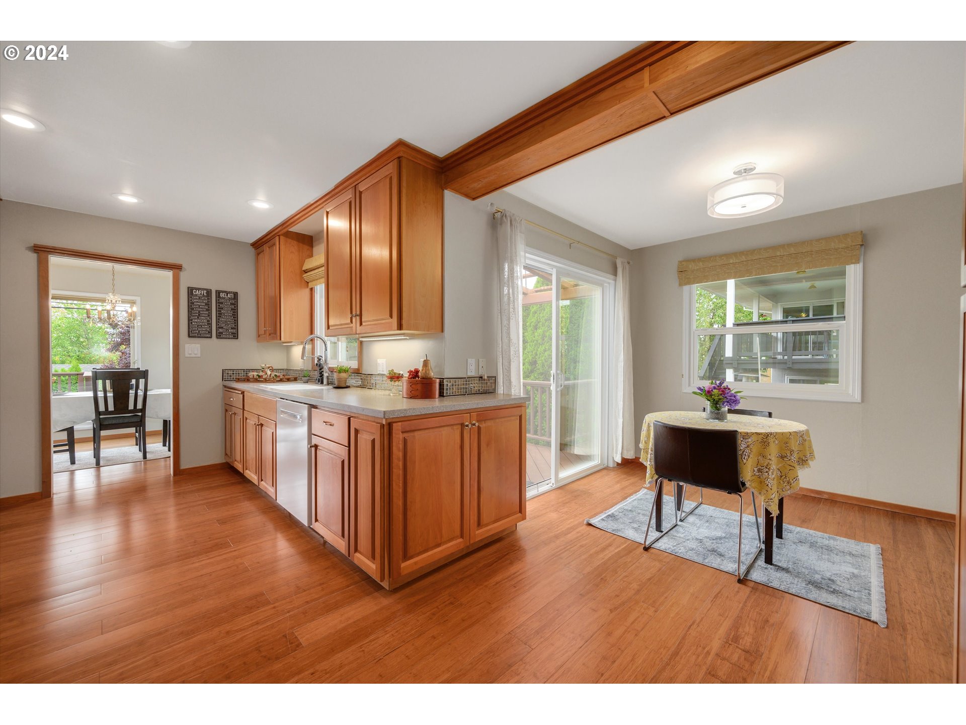 2505 Southwest 83rd Avenue Portland, OR 97225 - Photo 29 of 47 Kitchen/Nook