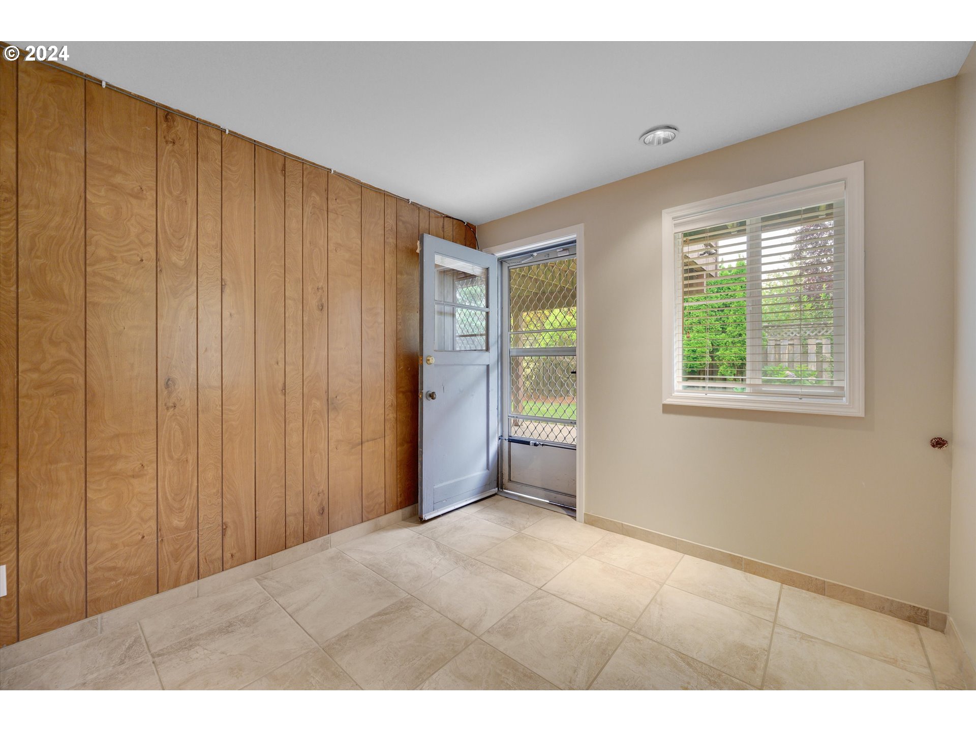 2505 Southwest 83rd Avenue Portland, OR 97225 - Photo 38 of 47 Studio