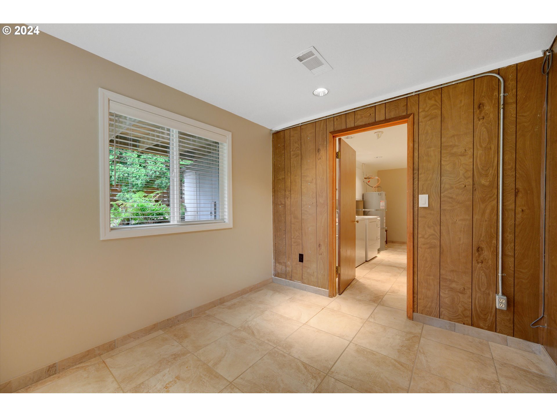 2505 Southwest 83rd Avenue Portland, OR 97225 - Photo 39 of 47 Studio