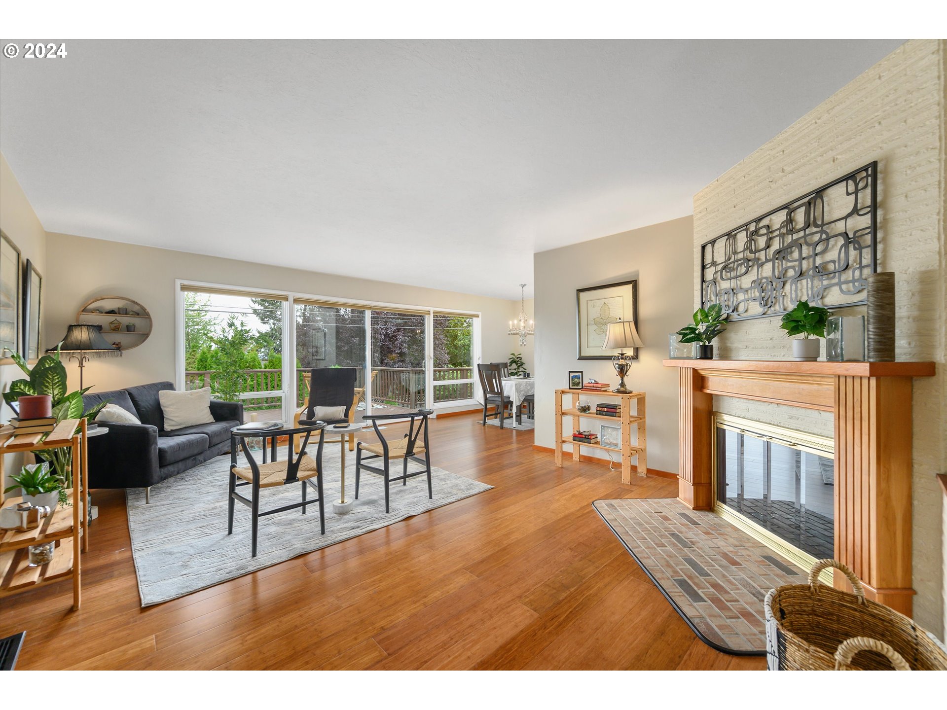 2505 Southwest 83rd Avenue Portland, OR 97225 - Photo 4 of 47 Living Room