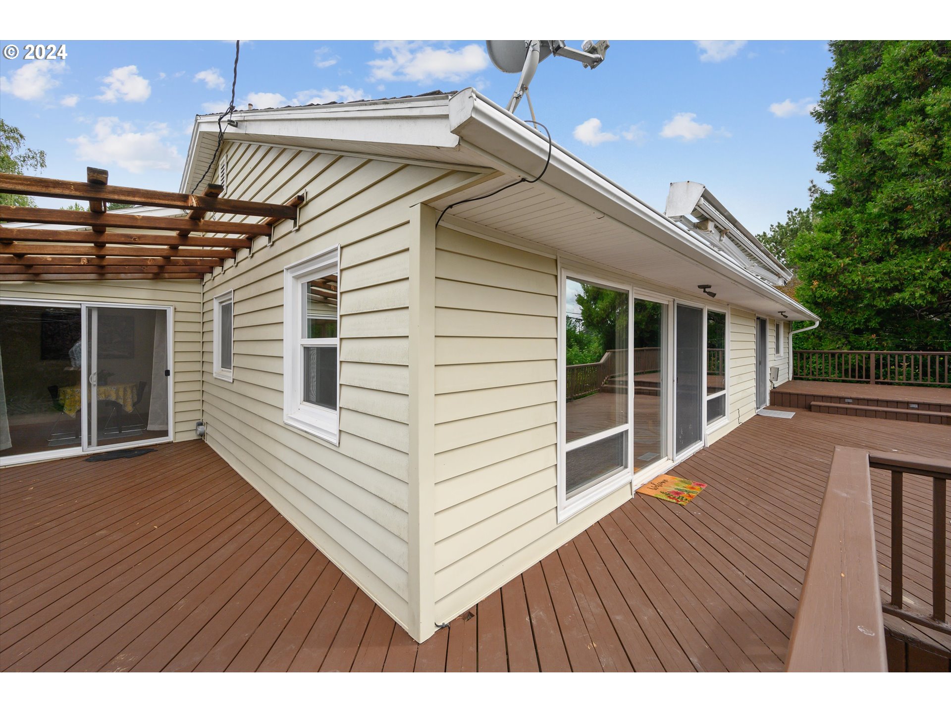 2505 Southwest 83rd Avenue Portland, OR 97225 - Photo 41 of 47 Deck