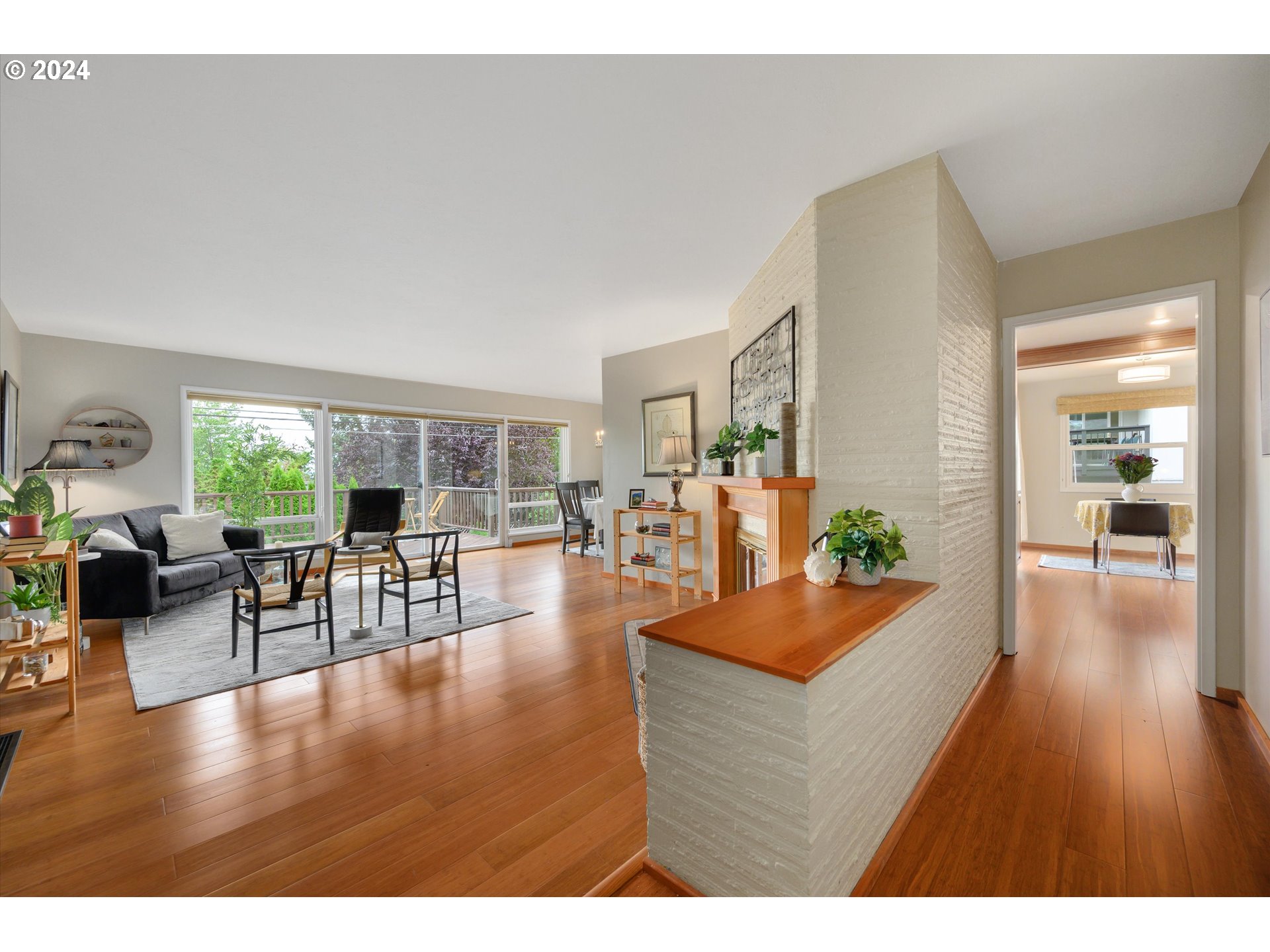 2505 Southwest 83rd Avenue Portland, OR 97225 - Photo 5 of 47 Hallway