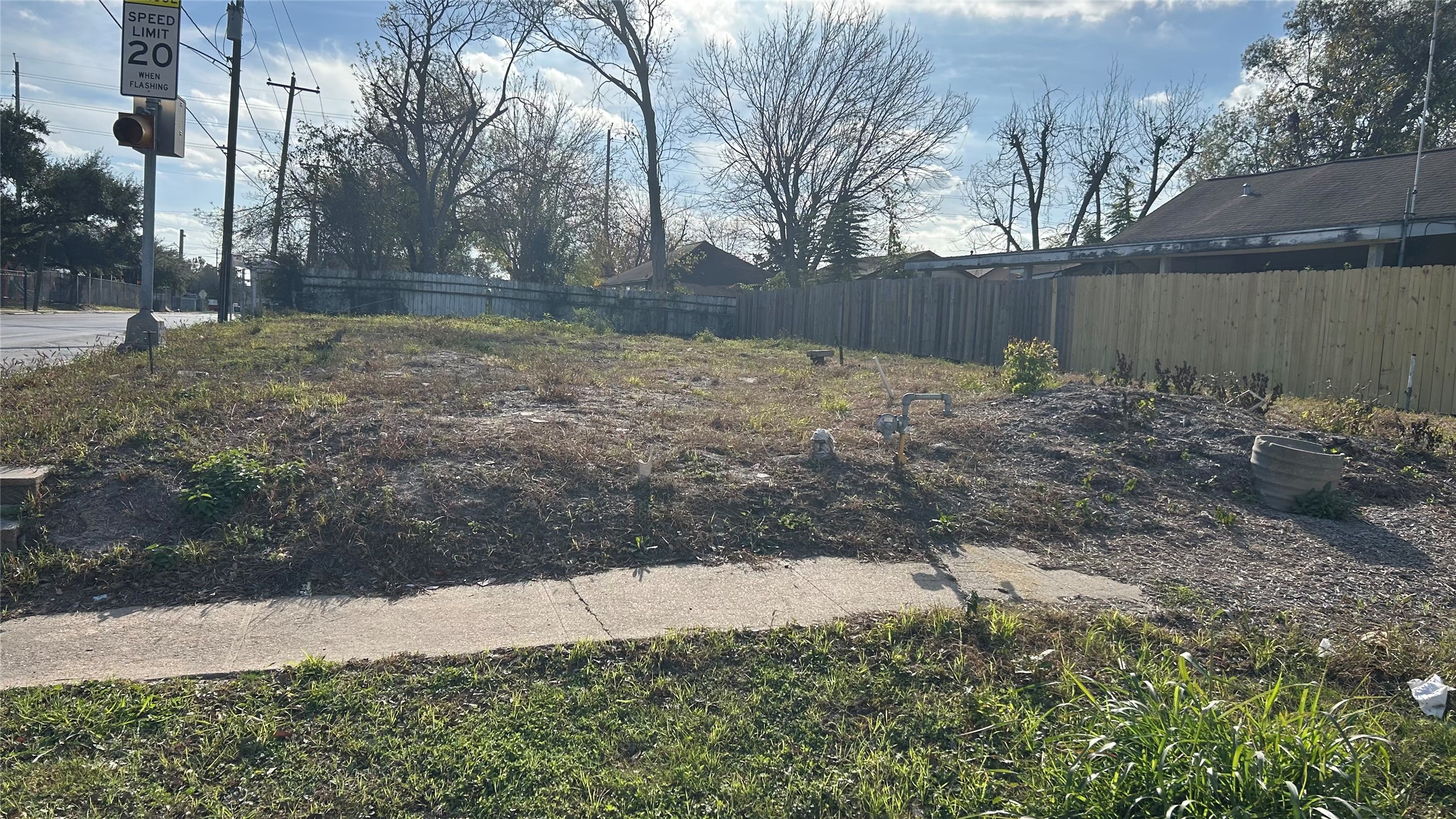 911-913 75th Street Houston, TX 77011 - Photo 4 of 5 a view of backyard with tree