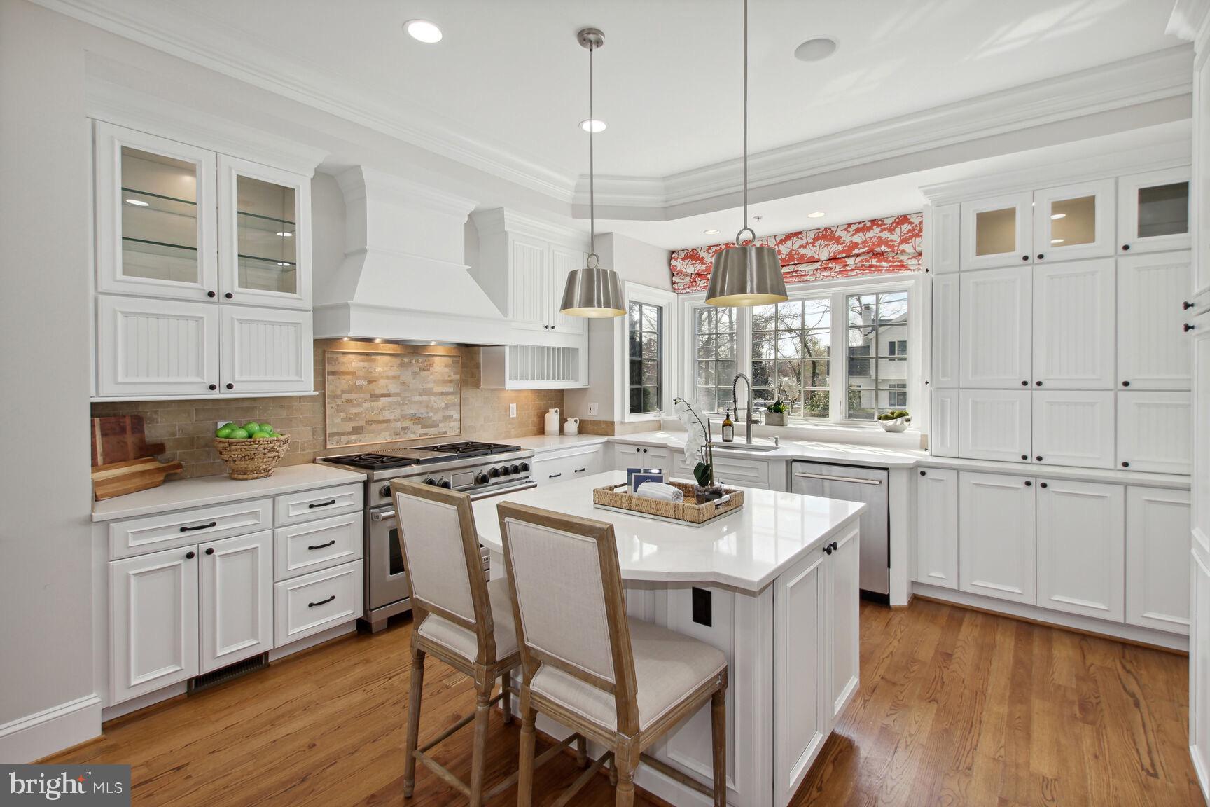 8220 Custer Road Bethesda, MD 20817 - Photo 14 of 46