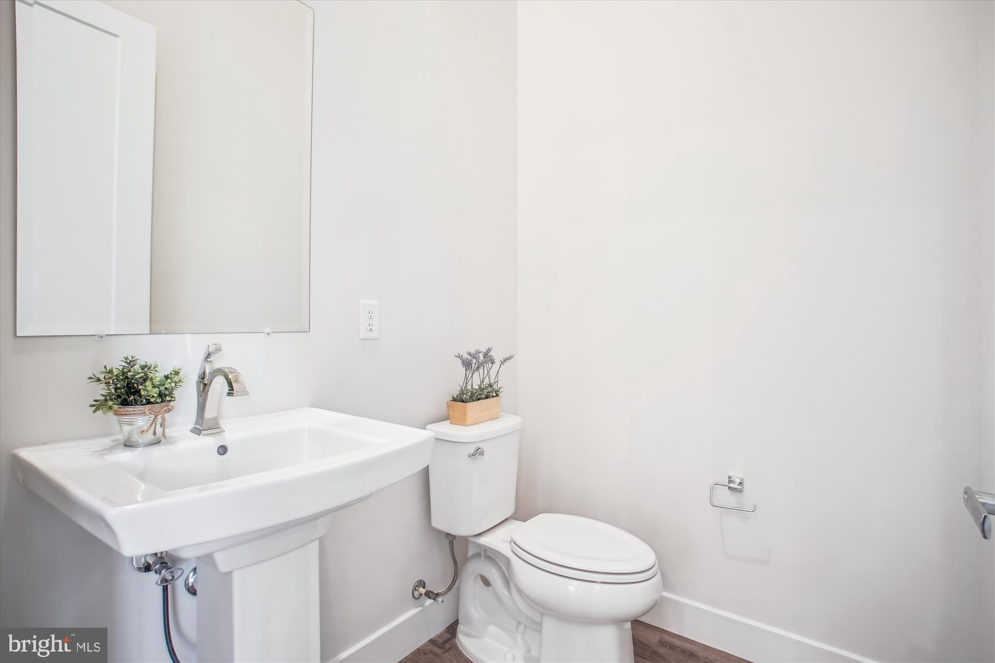 1761 Old Meadow Road, Unit 106 McLean, VA 22102 - Photo 10 of 37 Powder Room