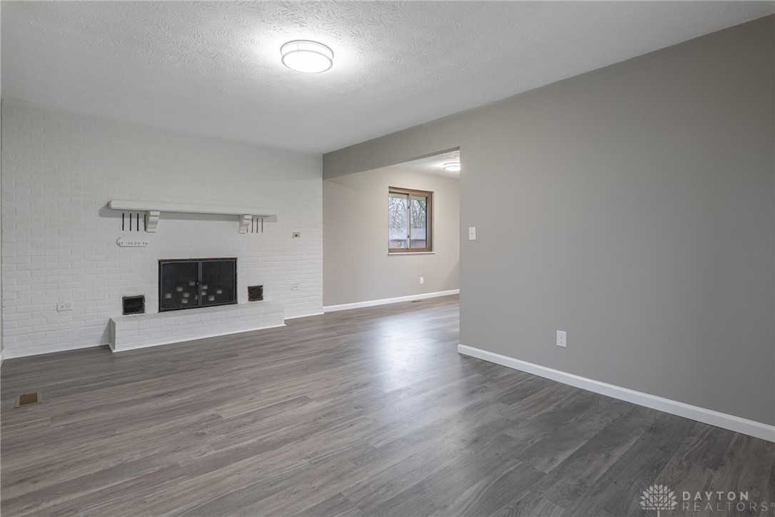 555 Queensgate Road Springboro, OH 45066 - Photo 3 of 27 Gallery Image 3