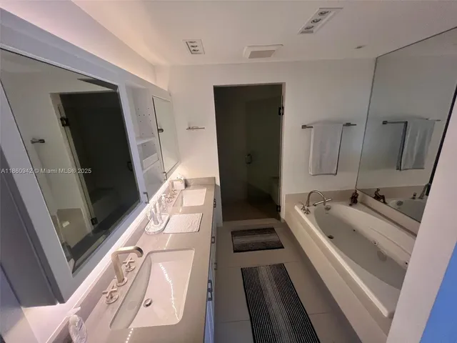 $7,950 | 3801 Collins Avenue, Unit 705, Miami Beach, FL 33140