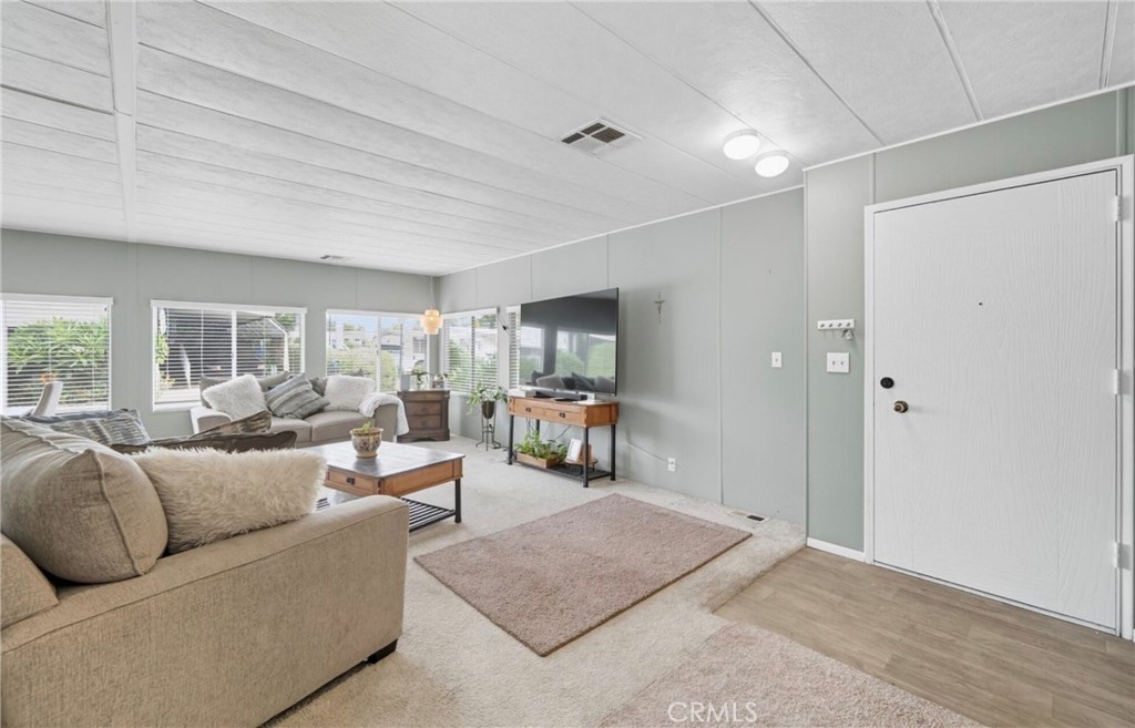 9800 Base Line Road, Unit 79 Rancho Cucamonga, CA 91701 - Photo 6 of 30 Living room