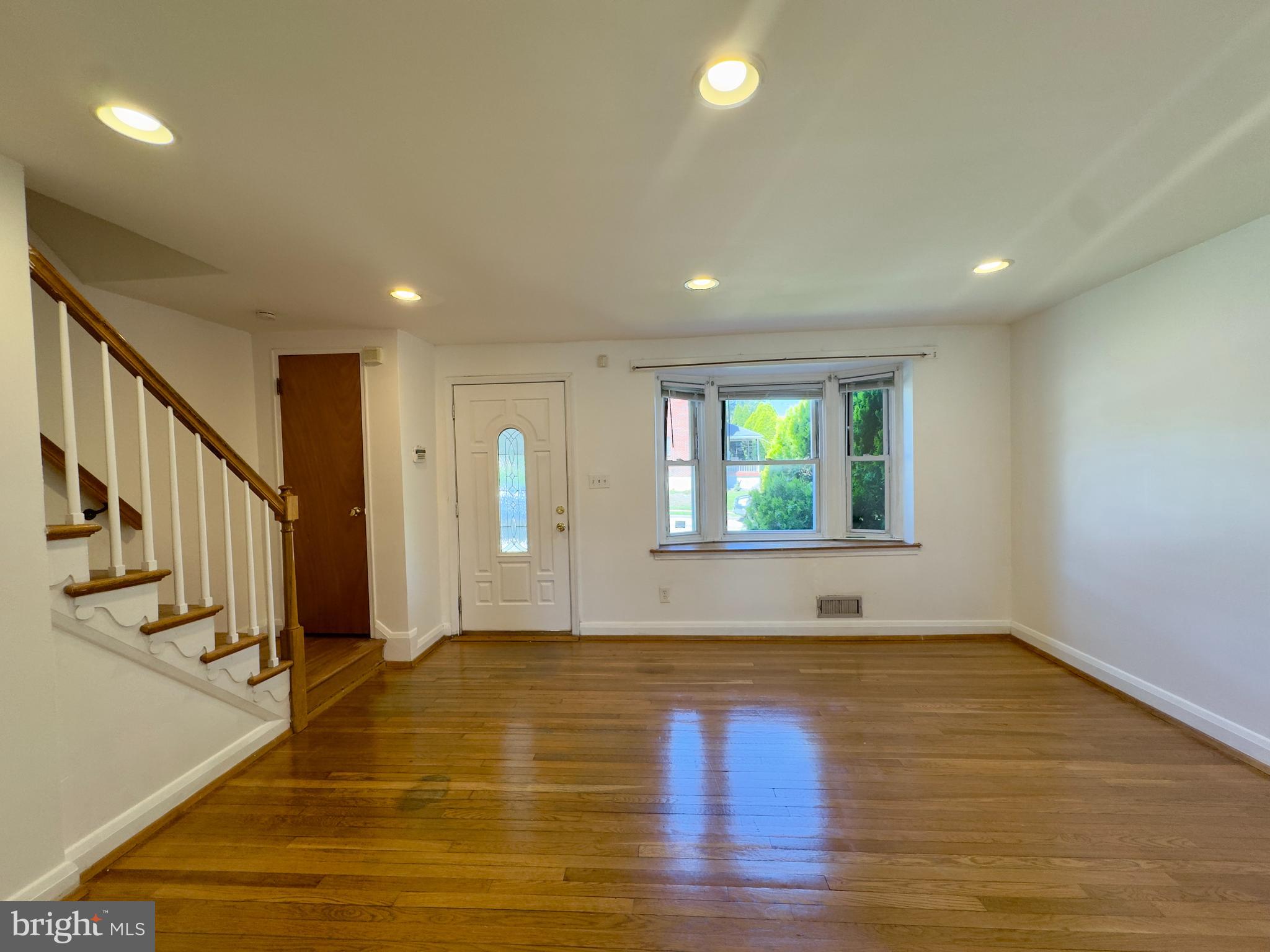 5781 Edgepark Road Baltimore, MD 21239 - Photo 2 of 20
