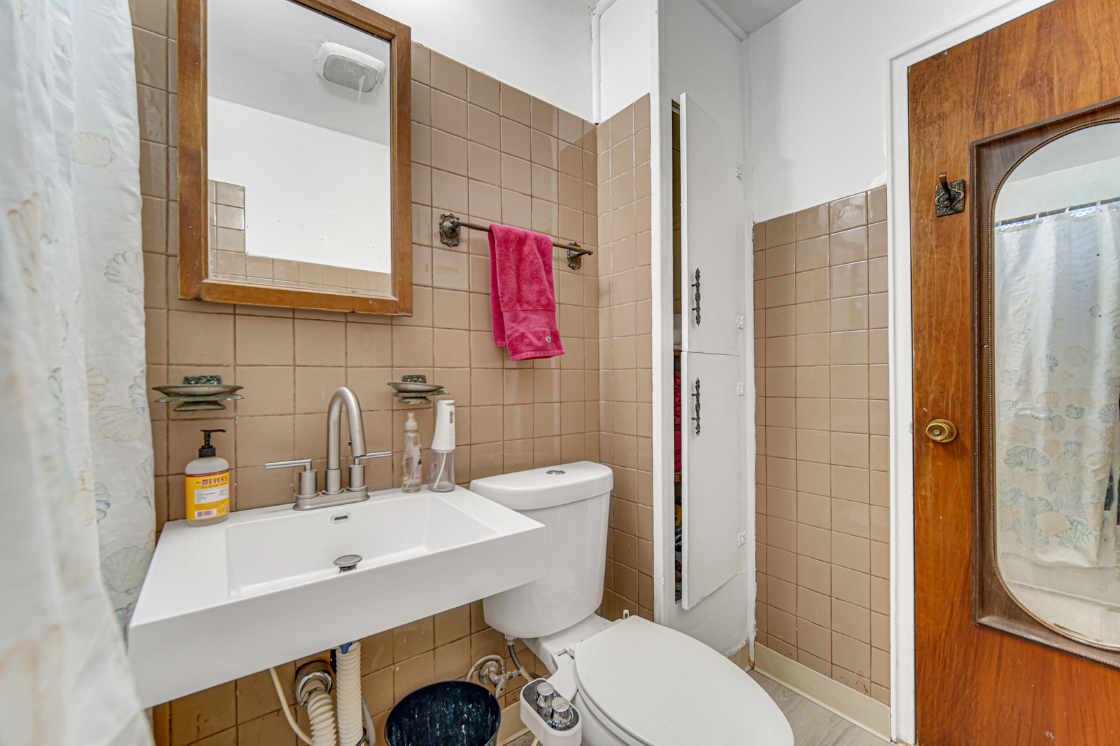 17423 Walter Street Lansing, IL 60438 - Photo 10 of 19 a bathroom with a sink toilet and shower