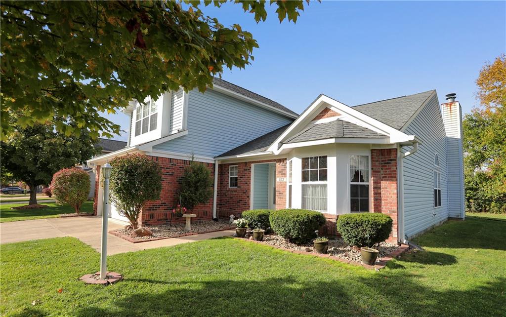 1172 Hopkins Road Indianapolis, IN 46229 - Photo 3 of 40 Gallery Image 3