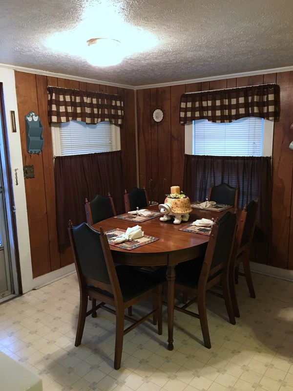 409 Lee Street Fremont, NC 27830 - Photo 11 of 18 Dining area