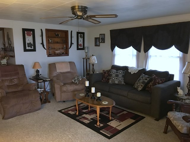 409 Lee Street Fremont, NC 27830 - Photo 3 of 18 Living room