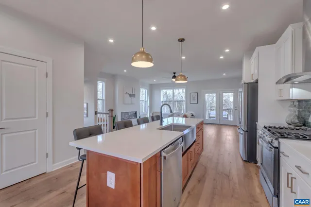 a large kitchen with kitchen island a large island in it