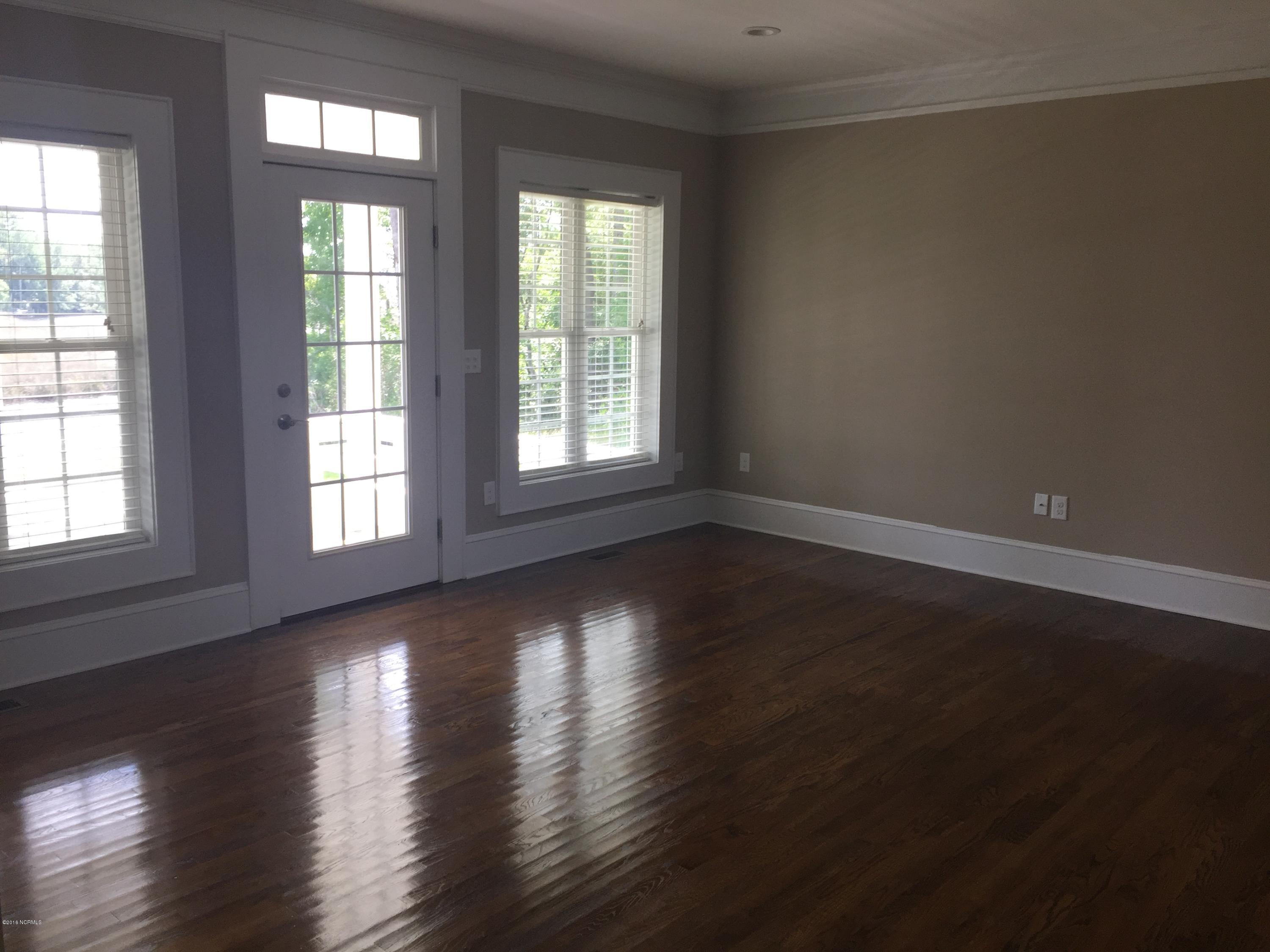 264 White Oak Bluff Road Stella, NC 28582 - Photo 11 of 48 Great Room