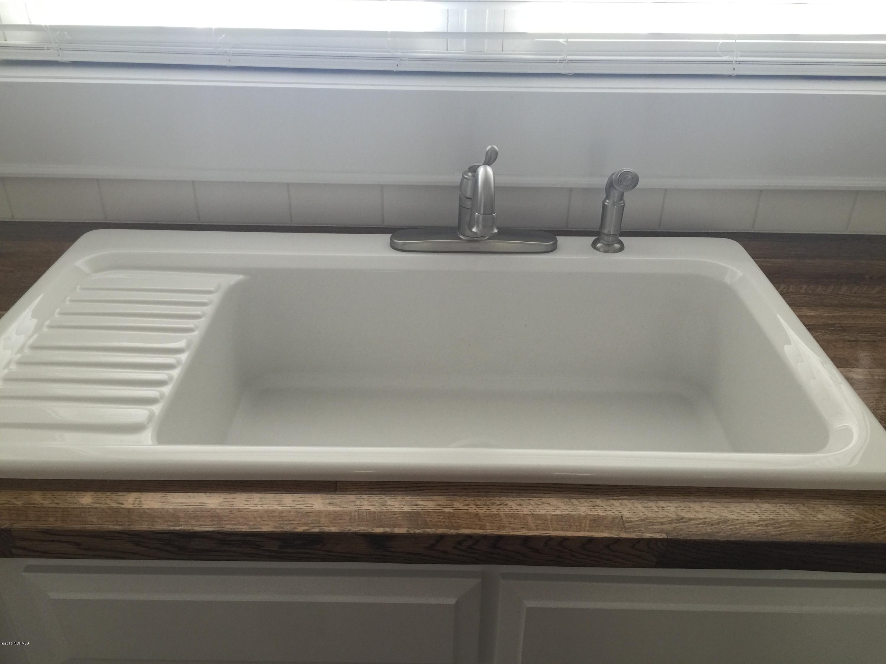 264 White Oak Bluff Road Stella, NC 28582 - Photo 23 of 48 Kitchen Sink