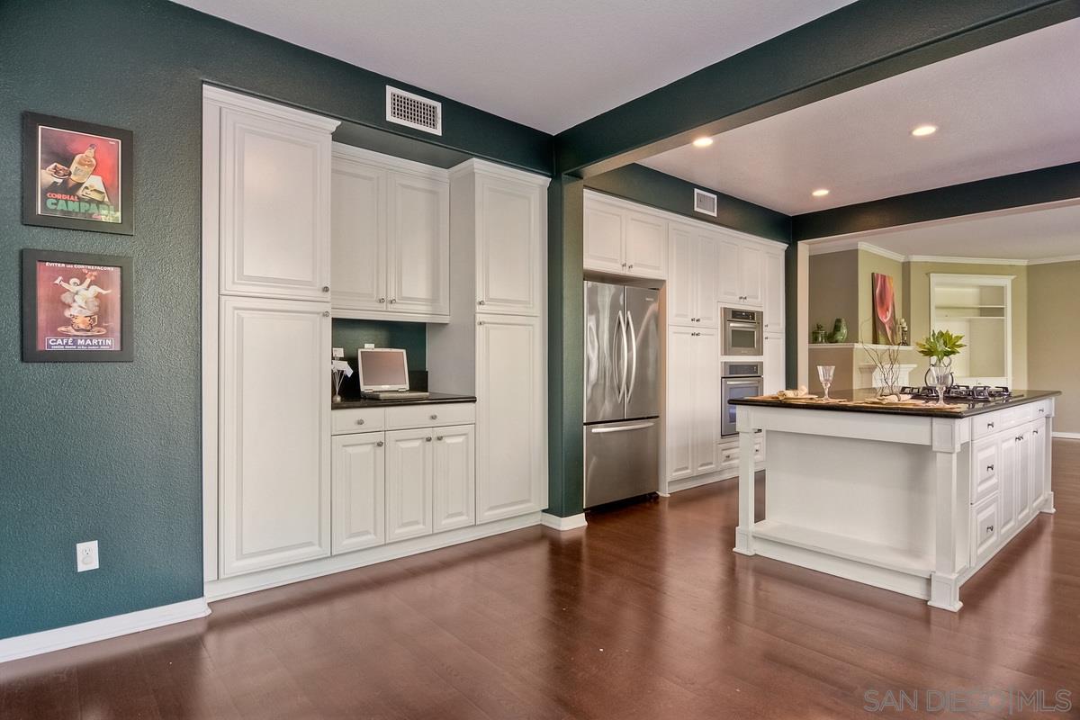 612 Sand Shell Avenue Carlsbad, CA 92011 - Photo 3 of 24