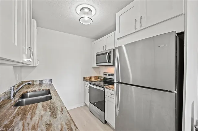 $1,800 | 4607 Bayshore Drive, Unit K7, Naples, FL 34112