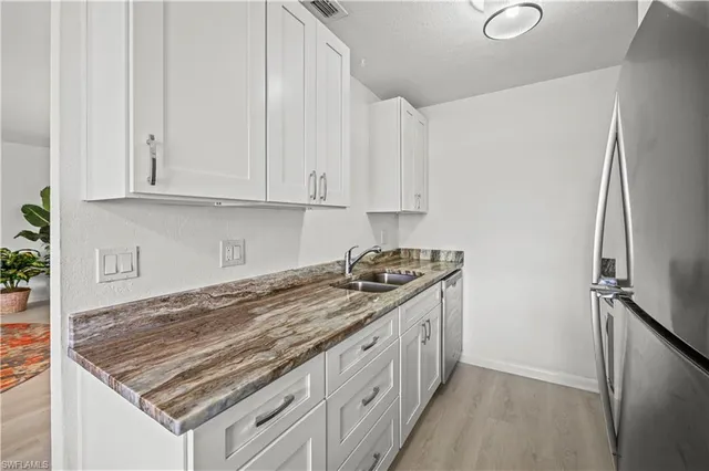 $1,800 | 4607 Bayshore Drive, Unit K7, Naples, FL 34112