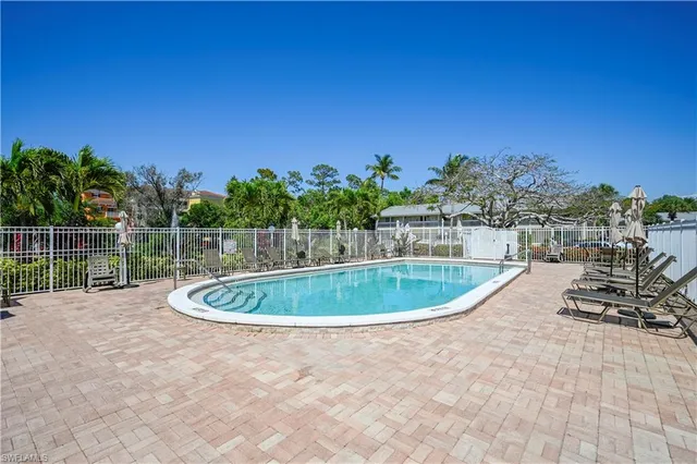 $1,800 | 4607 Bayshore Drive, Unit K7, Naples, FL 34112