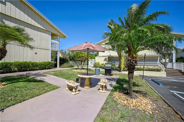 $1,800 | 4607 Bayshore Drive, Unit K7, Naples, FL 34112