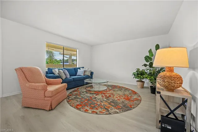 $1,800 | 4607 Bayshore Drive, Unit K7, Naples, FL 34112